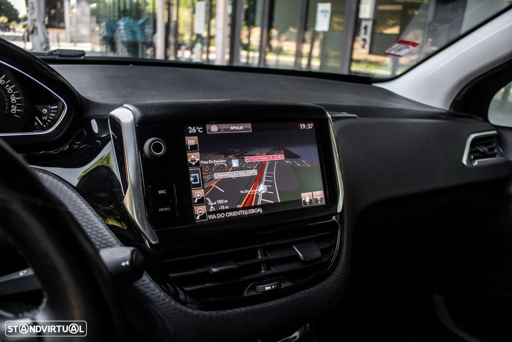 Peugeot 2008 1.2 PureTech Allure - 17