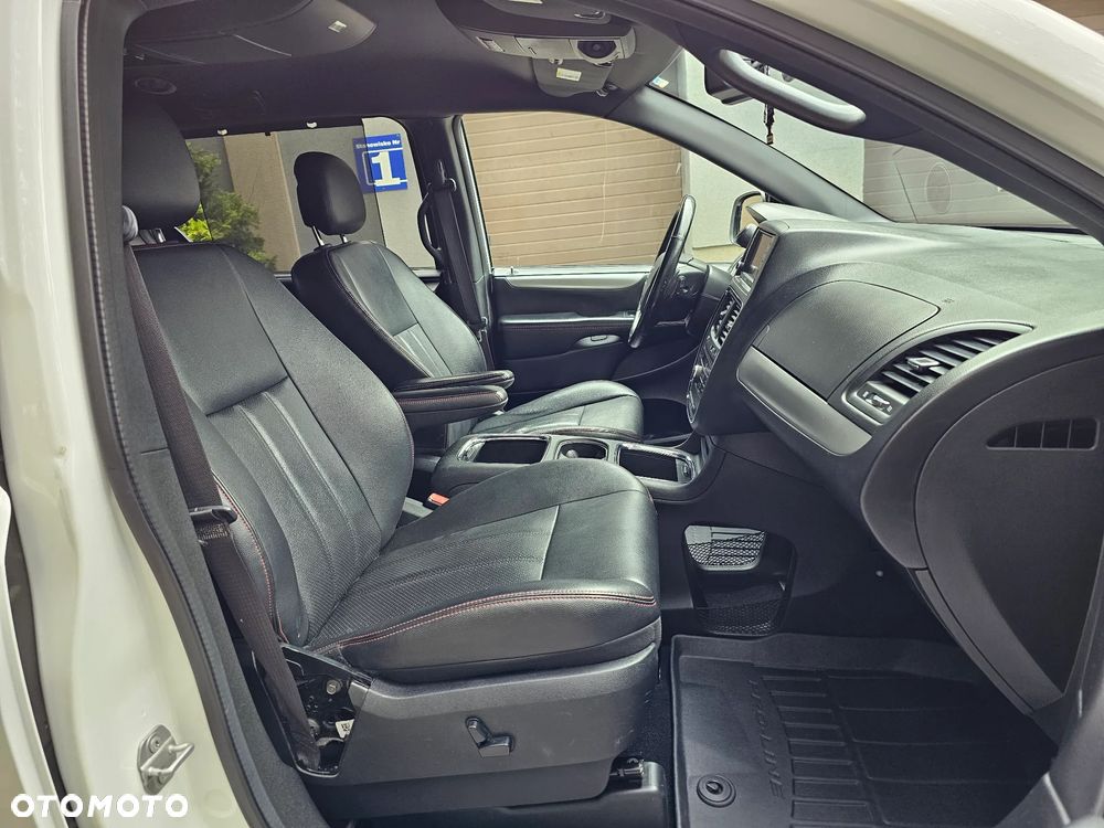 Dodge Grand Caravan 3.6 R/T - 13
