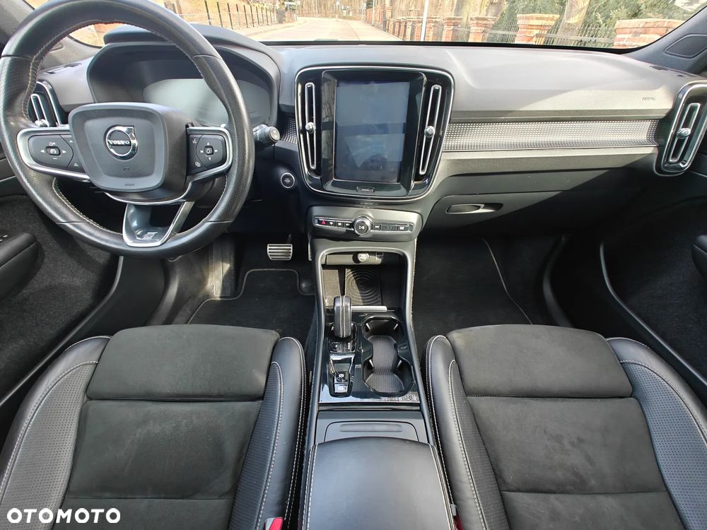 Volvo XC 40 D4 AWD Geartronic R-Design - 22