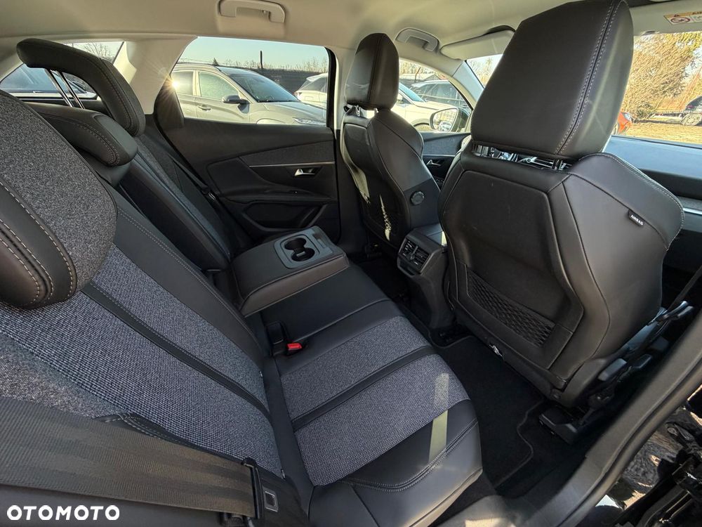 Peugeot 3008 BlueHDi 130 Stop & Start EAT8 Allure - 23