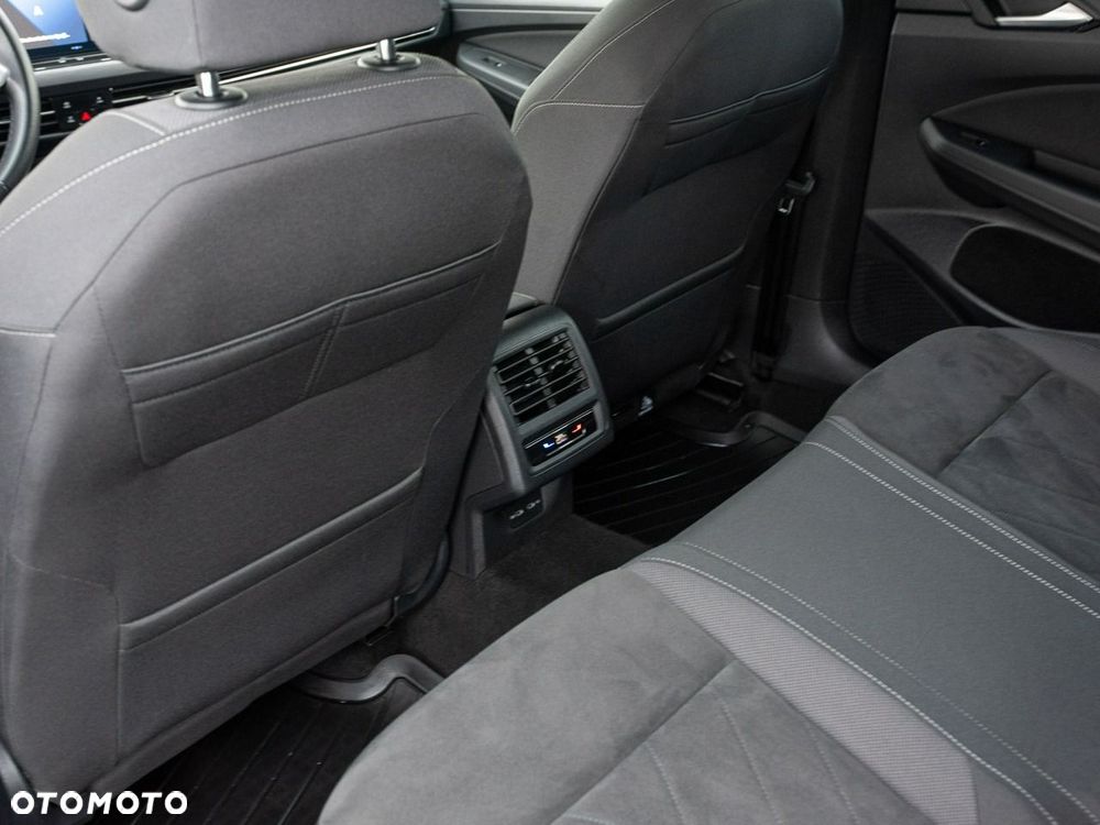 Volkswagen Golf 1.5 eTSI EVO Style DSG - 24