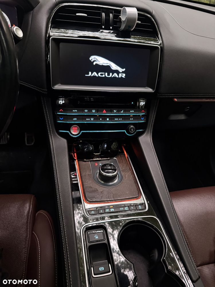 Jaguar F-Pace 3.0 V6 AWD S - 11