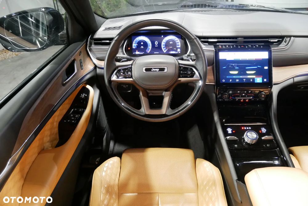 Jeep Grand Cherokee - 16