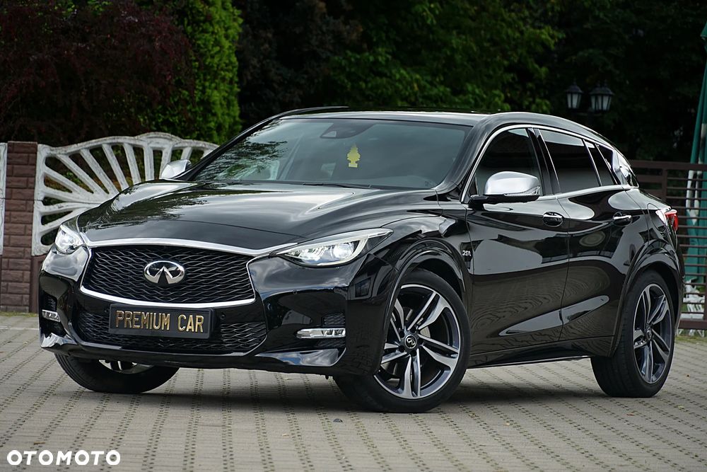 Infiniti Q30 2.0t DCT AWD Sport City Black - 3