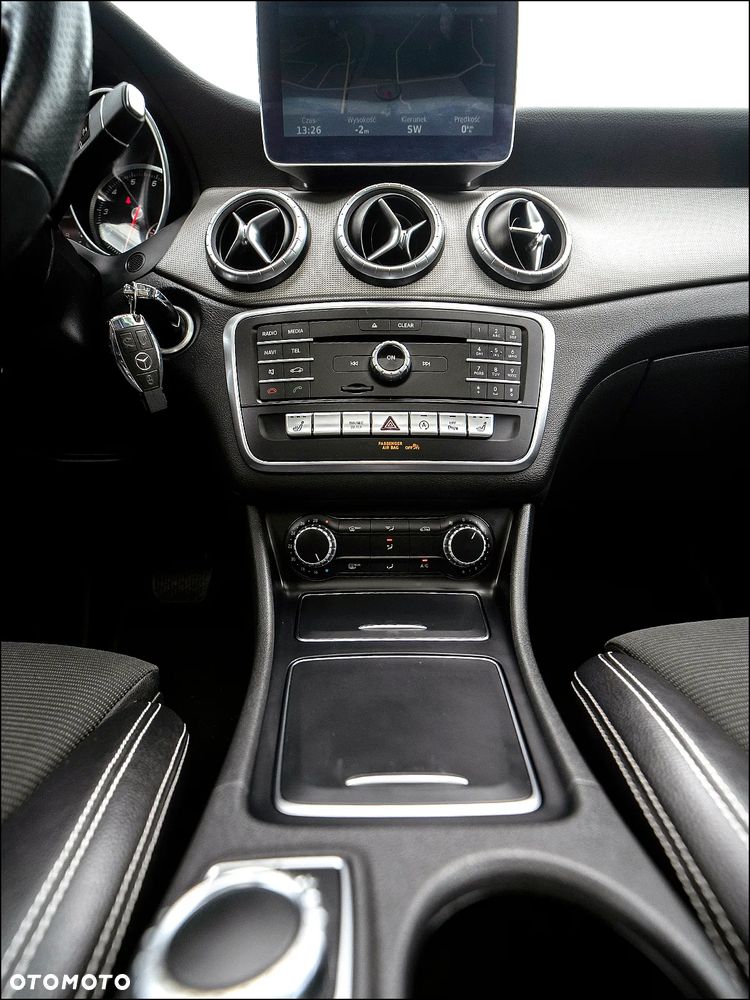 Mercedes-Benz CLA - 26