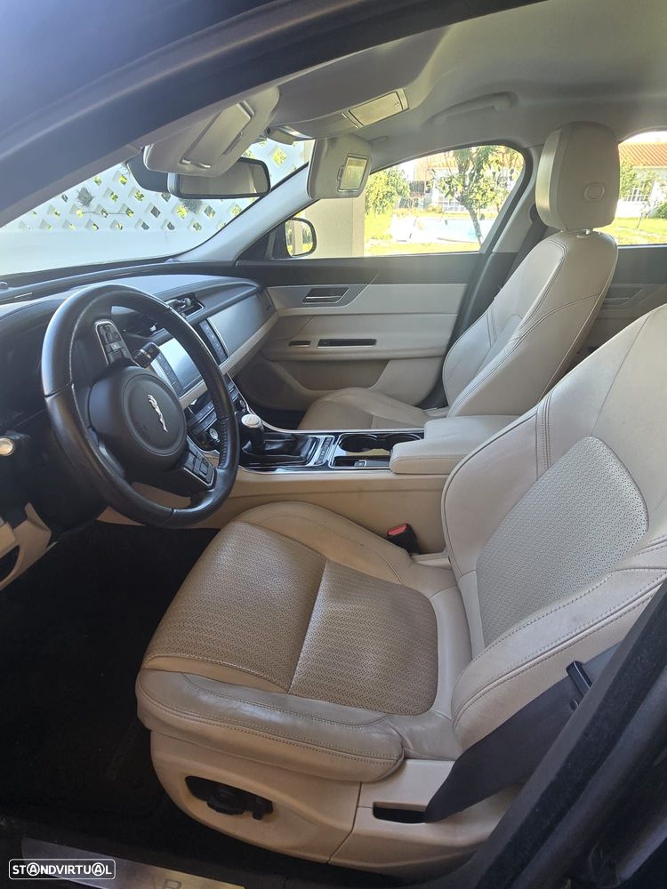 Jaguar XF 2.0 D Prestige - 9