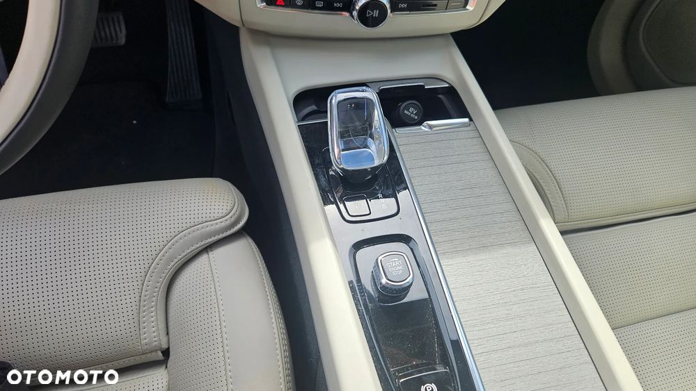 Volvo XC 60 B5 B AWD Ultra Dark - 30