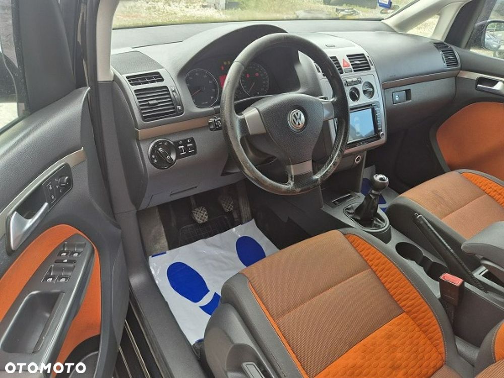 Volkswagen Touran 1.4 TSI Cross - 17