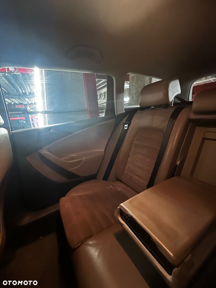 Volkswagen Passat 2.0 TDI DPF Highline - 15