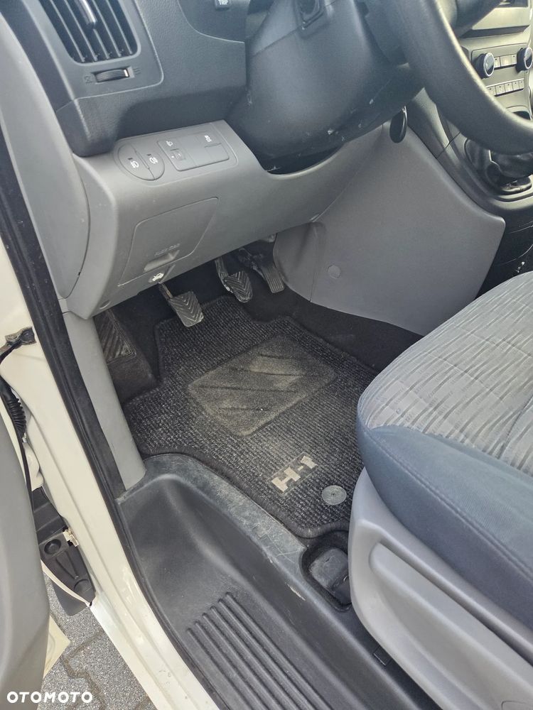 Hyundai H-1 Starex - 24