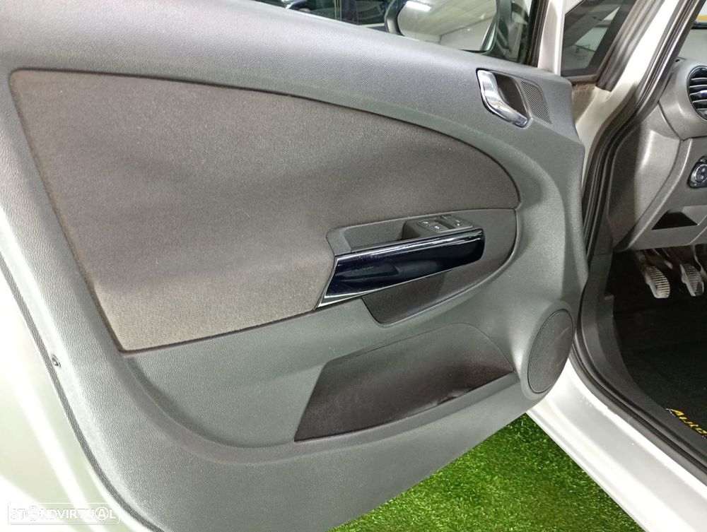 Opel Corsa 1.2 City FlexFuel - 12