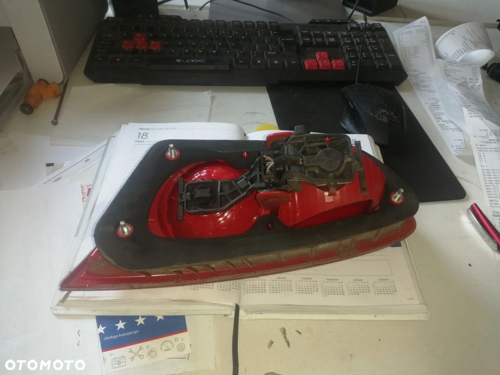 LAMPA LEWY TYŁ W KLAPE LEON II 2 LIFT 1P0945093F poznan - 2