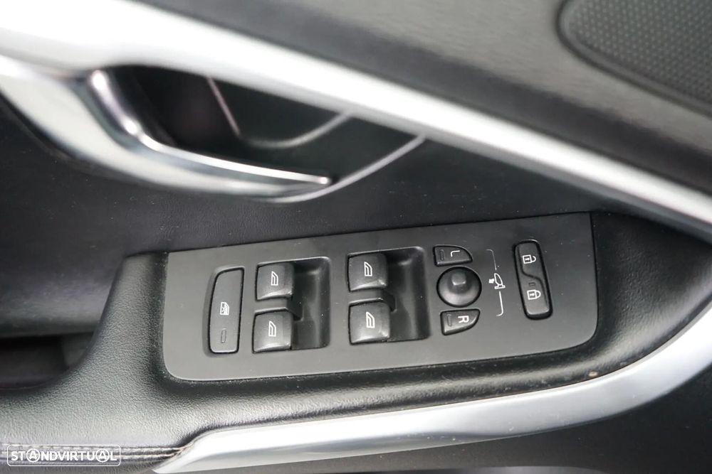 Volvo V40 1.6 D2 R-Design Momentum - 17