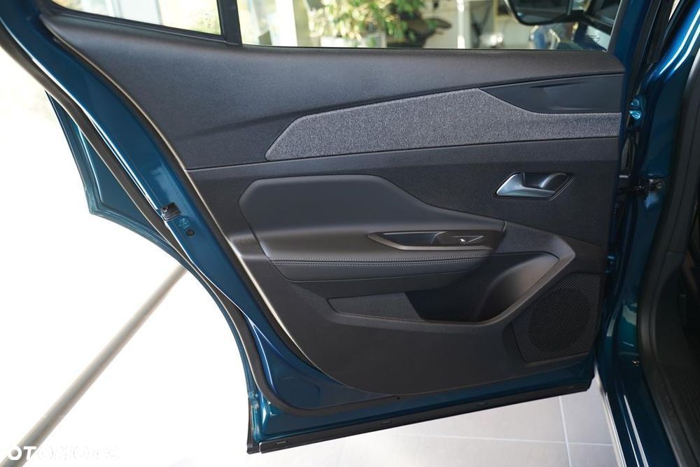 Peugeot 408 1.2 PureTech mHEV Allure S&S e-DSC6 - 8