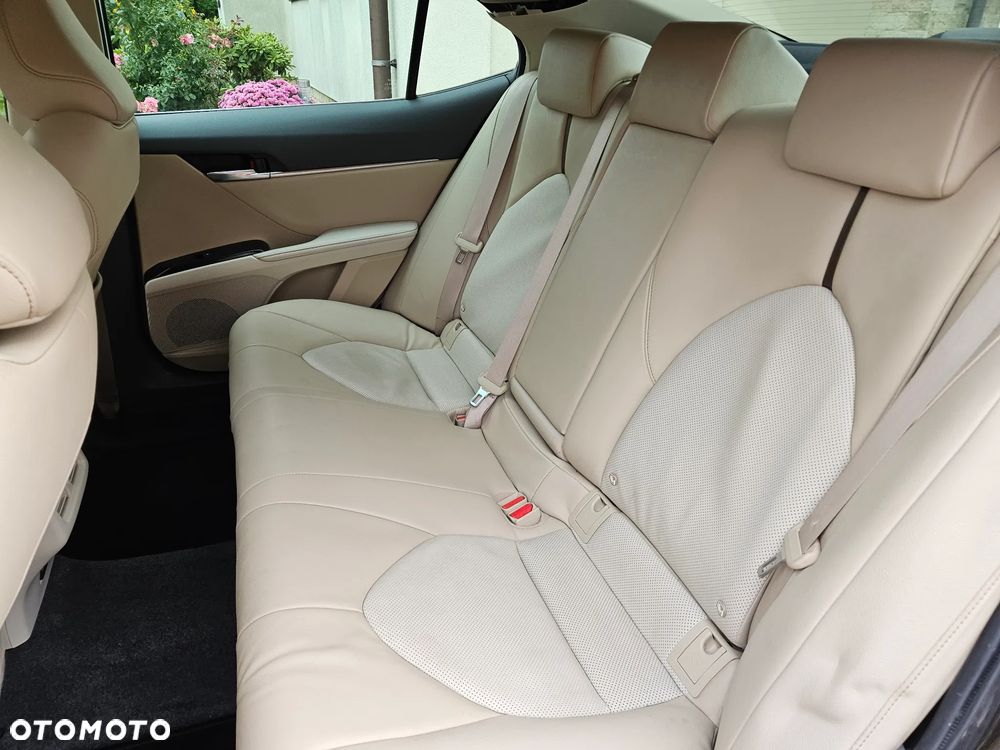 Toyota Camry 2.5 Hybrid Executive CVT - 6