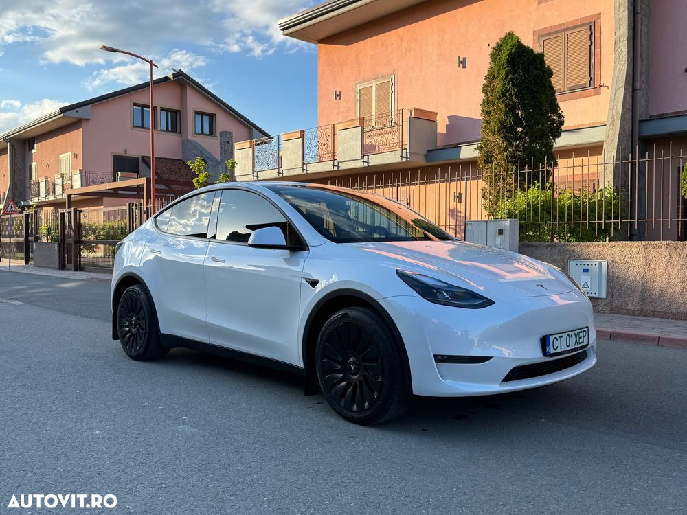 Tesla Model Y - 9