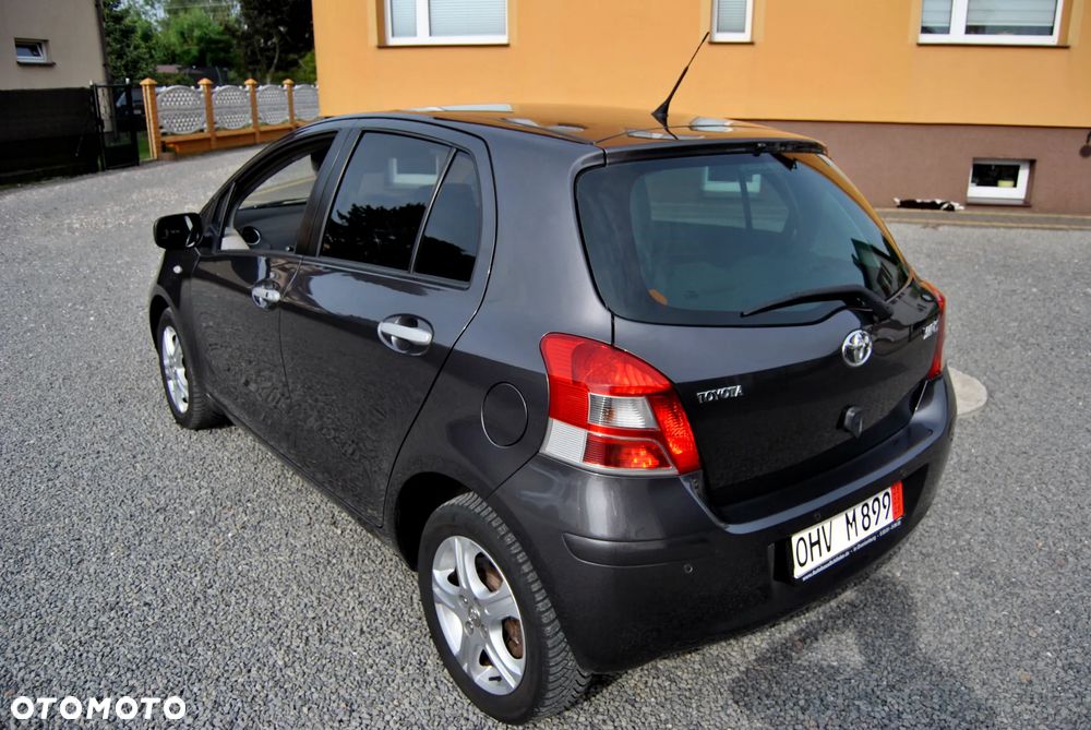 Toyota Yaris 1.33 VVT-i Executive - 17