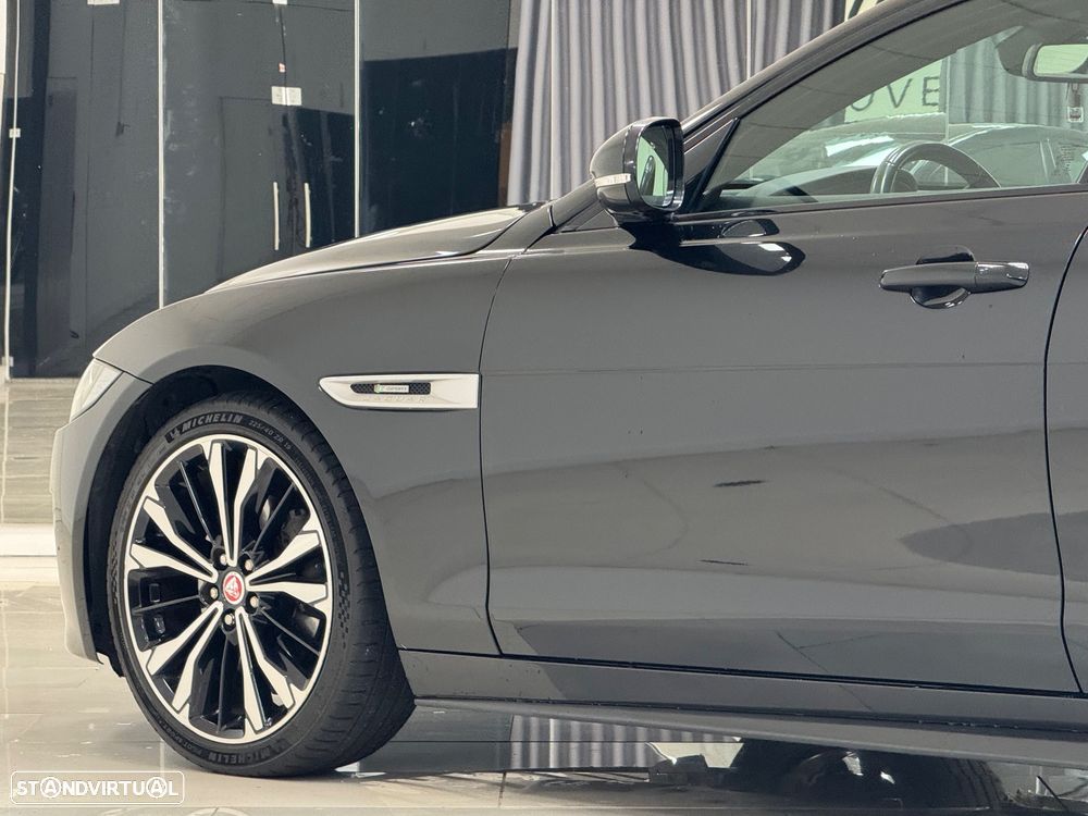 Jaguar XE E-Performance R-Sport - 14