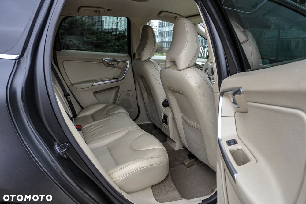 Volvo XC 60 DRIVe Momentum - 12