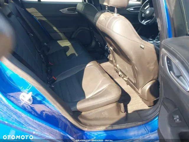 Alfa Romeo Giulia 2.0 Turbo 16V AT8-Q4 Veloce - 8