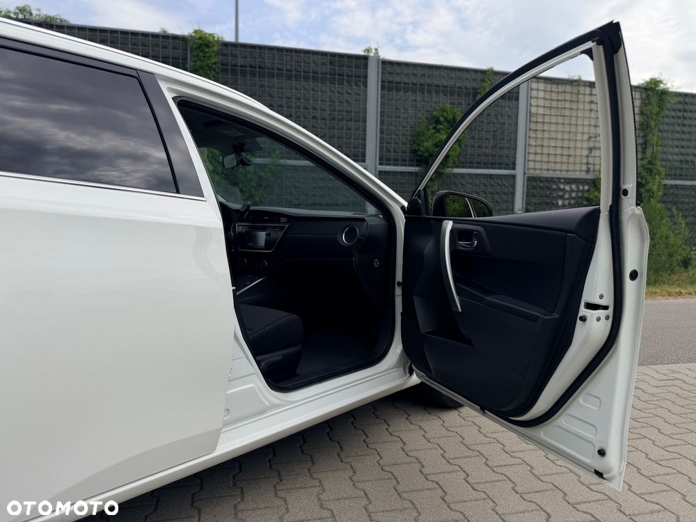 Toyota Auris Hybrid 135 Premium - 8