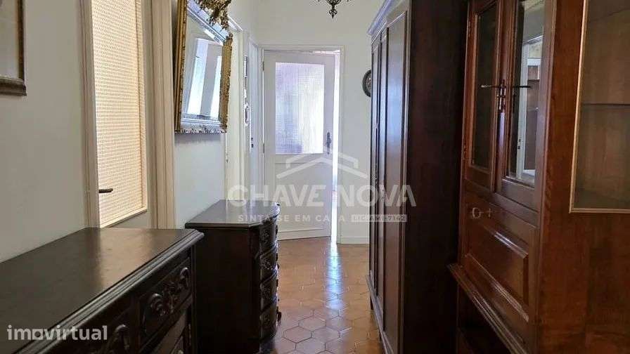 T2 com Duas Frentes, Varandas e Anexo | Rua da Alegria | Porto - Grande imagem: 2/8