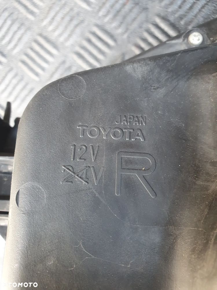 TOYOTA LAND CRUISER 150 2009-12 REFLEKTOR PRAWY  ZWYKŁY LAMPA PRAWA - 4