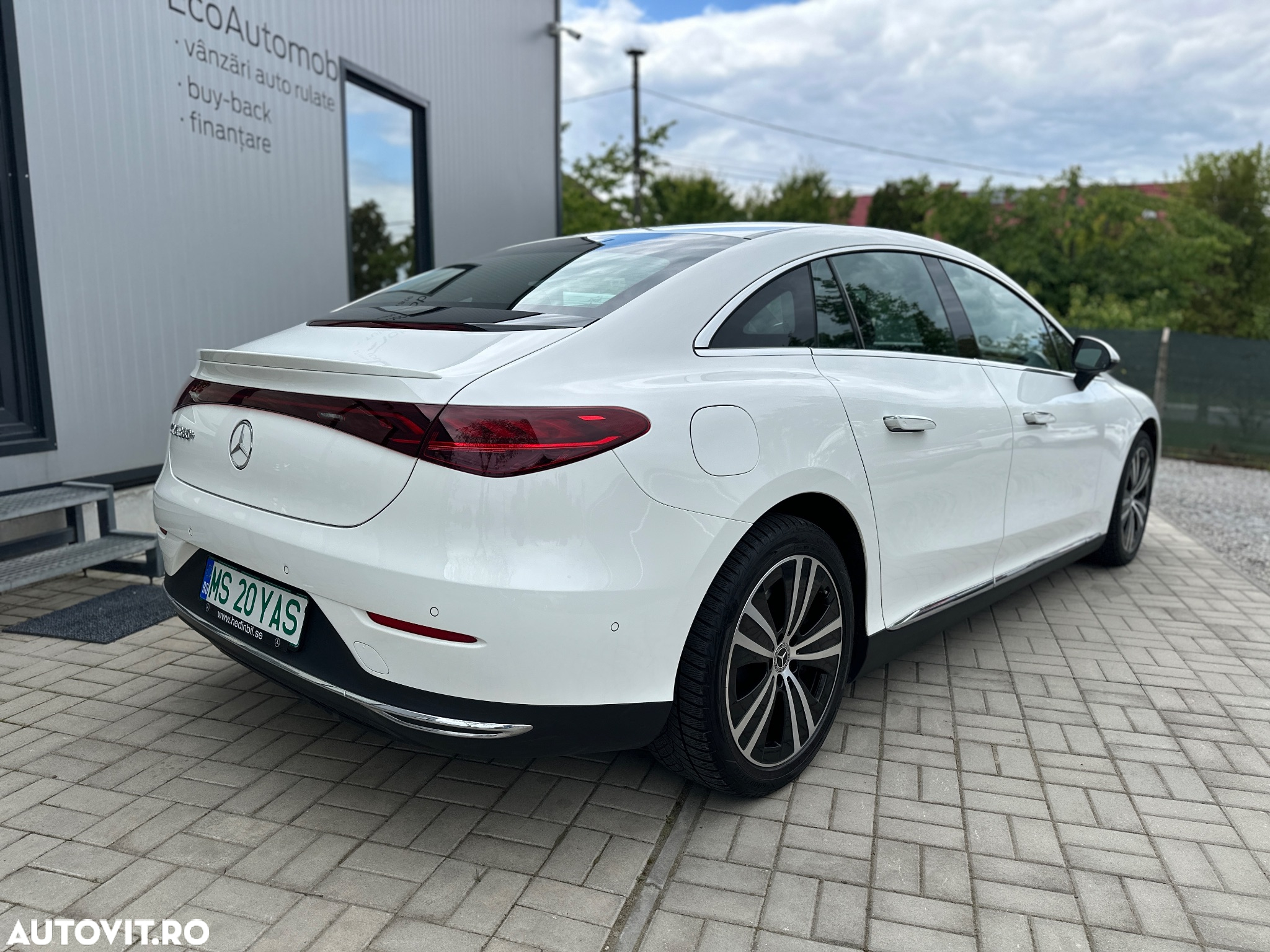 Mercedes-Benz EQE 300 - 13