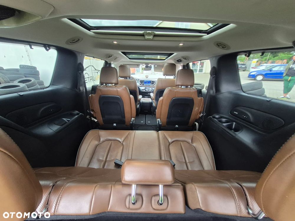 Chrysler Pacifica - 11
