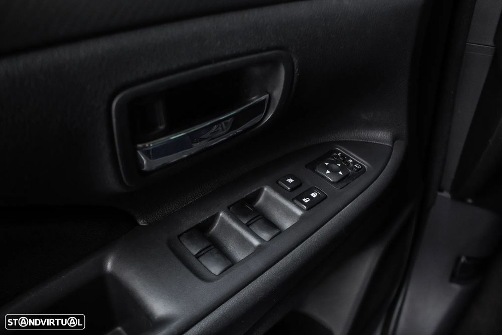 Mitsubishi Outlander 2.2 DI-D Instyle - 17