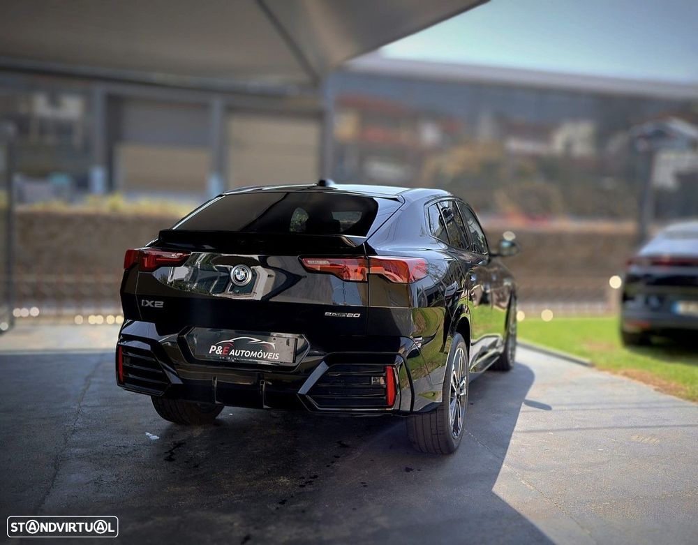 BMW iX2 eDrive20 Pack Desportivo M - 11