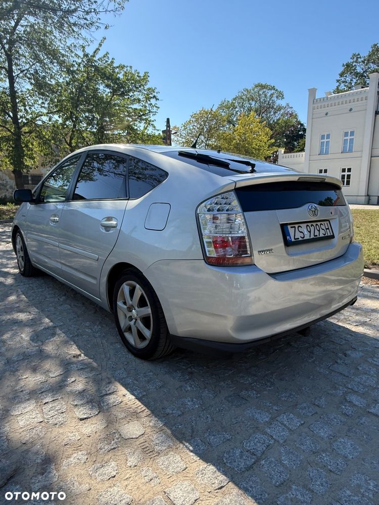 Toyota Prius 1.5 VVT-i Prestige - 4