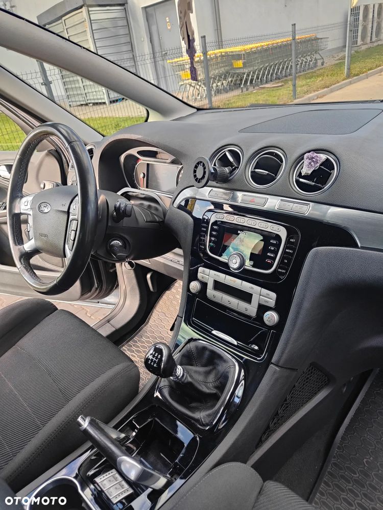 Ford S-Max - 12