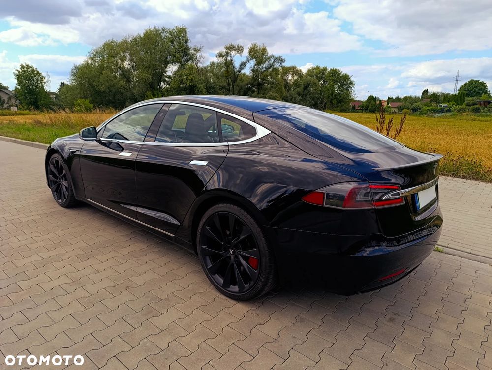 Tesla Model S - 31