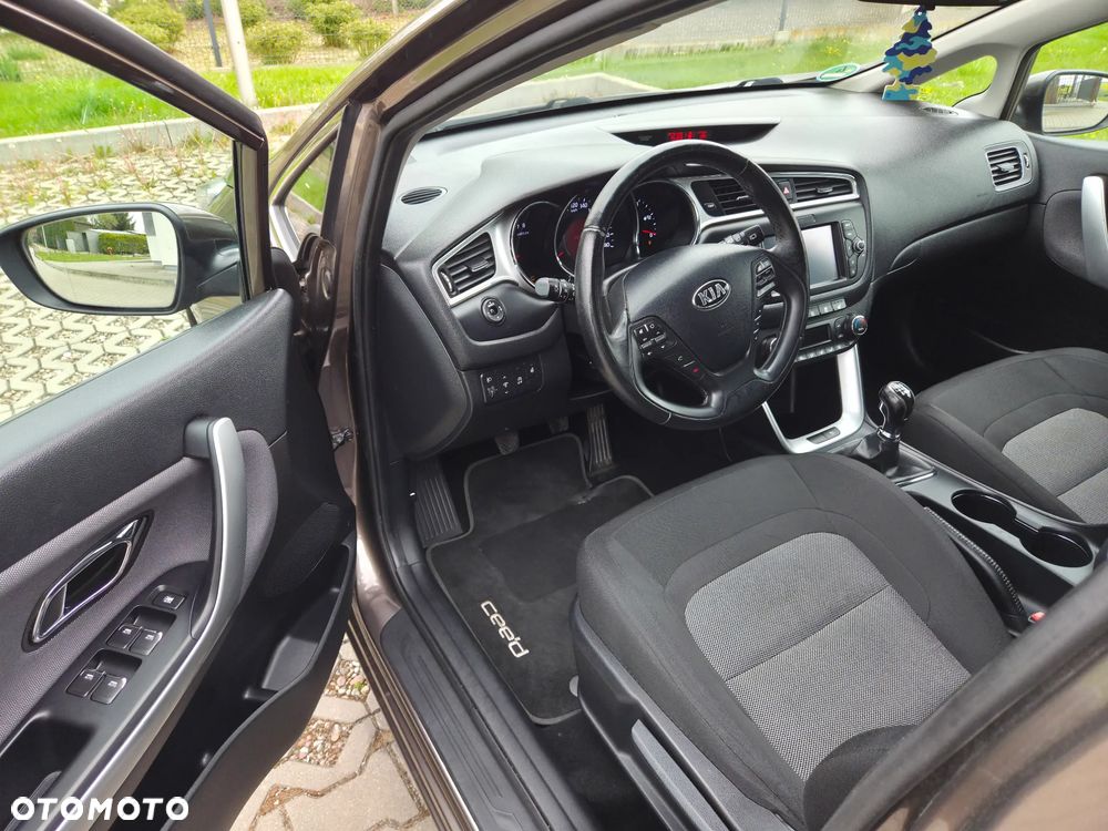 Kia Ceed - 11