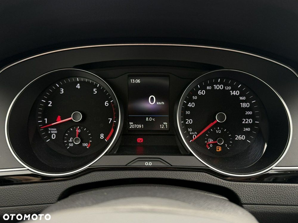 Volkswagen Passat - 22