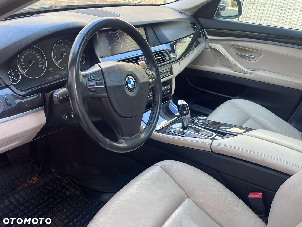 BMW Seria 5 528i xDrive Sport-Aut - 12