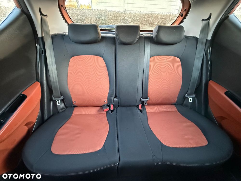 Hyundai i10 1.2 Fifa World Cup Edition - 21