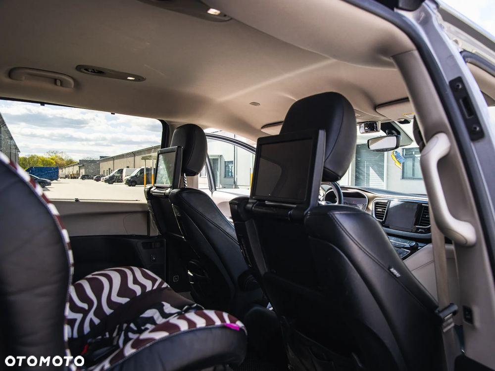 Chrysler Pacifica - 12