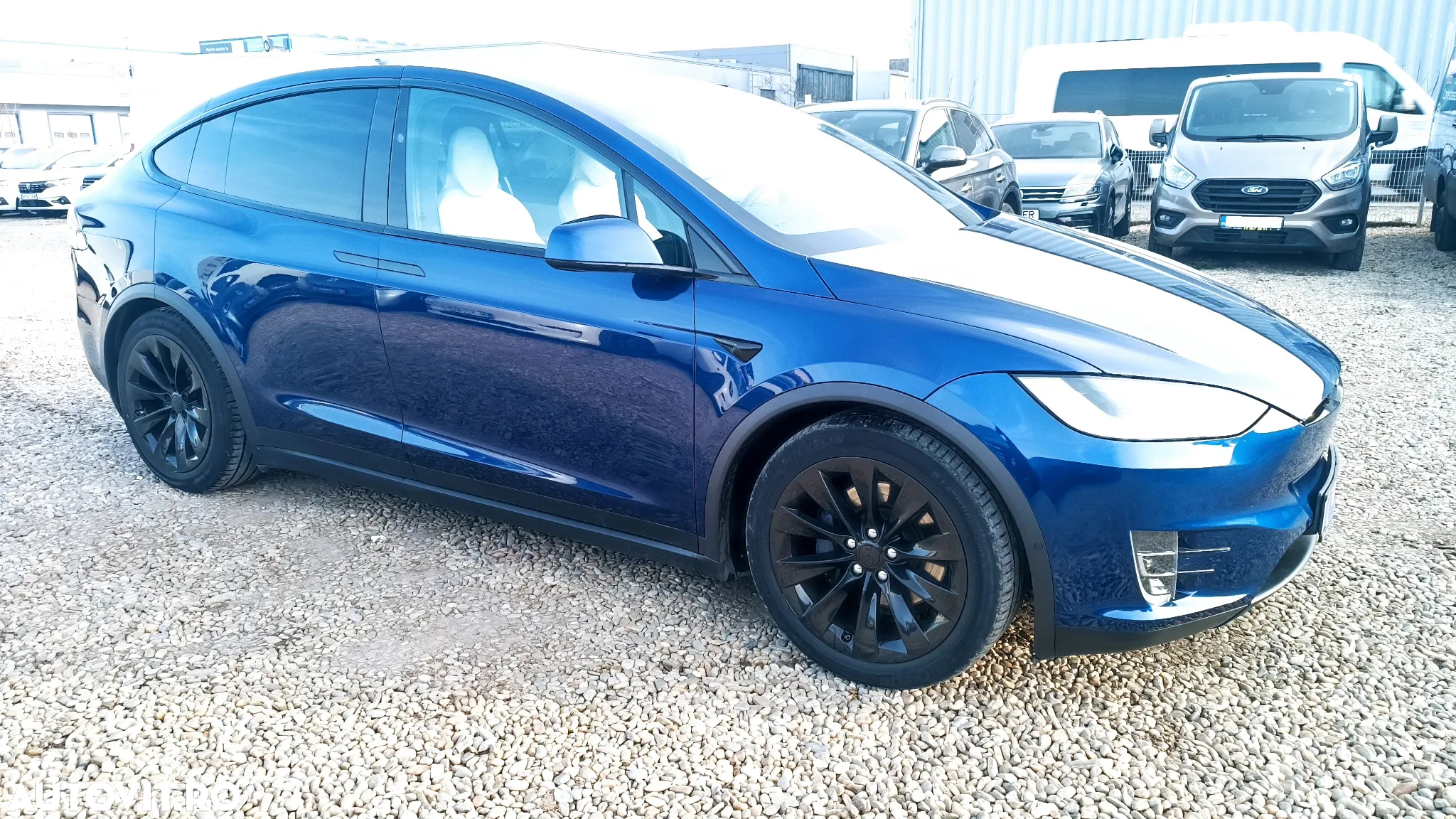 Tesla Model X - 7