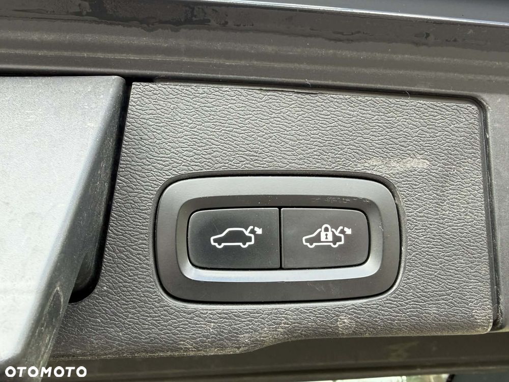 Volvo XC 60 D4 AWD Geartronic RDesign - 16