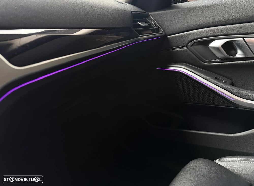 BMW 330 e Pack Desportivo M Auto - 28