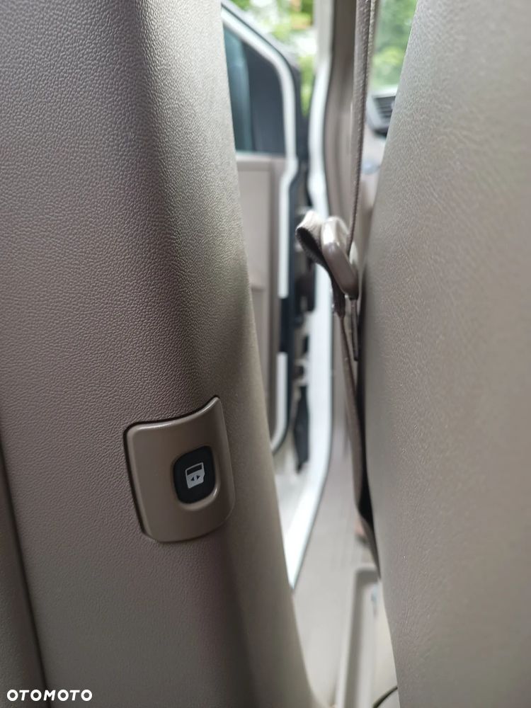 Volkswagen Routan - 11