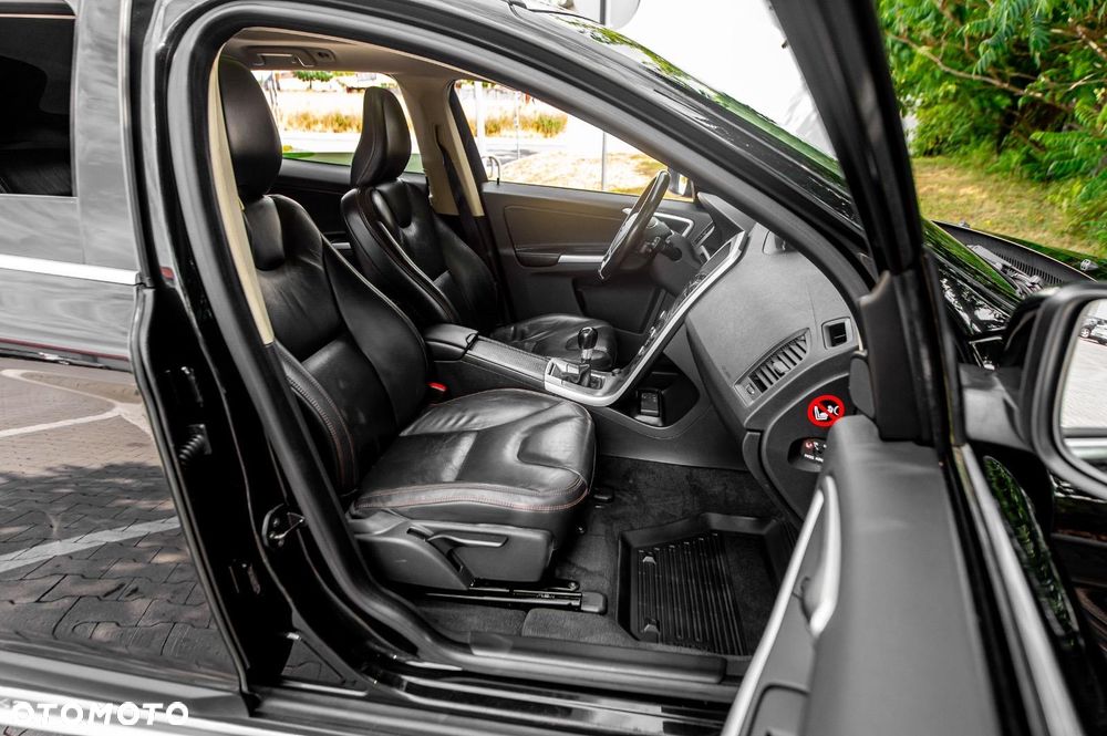 Volvo XC 60 D5 AWD Momentum - 29