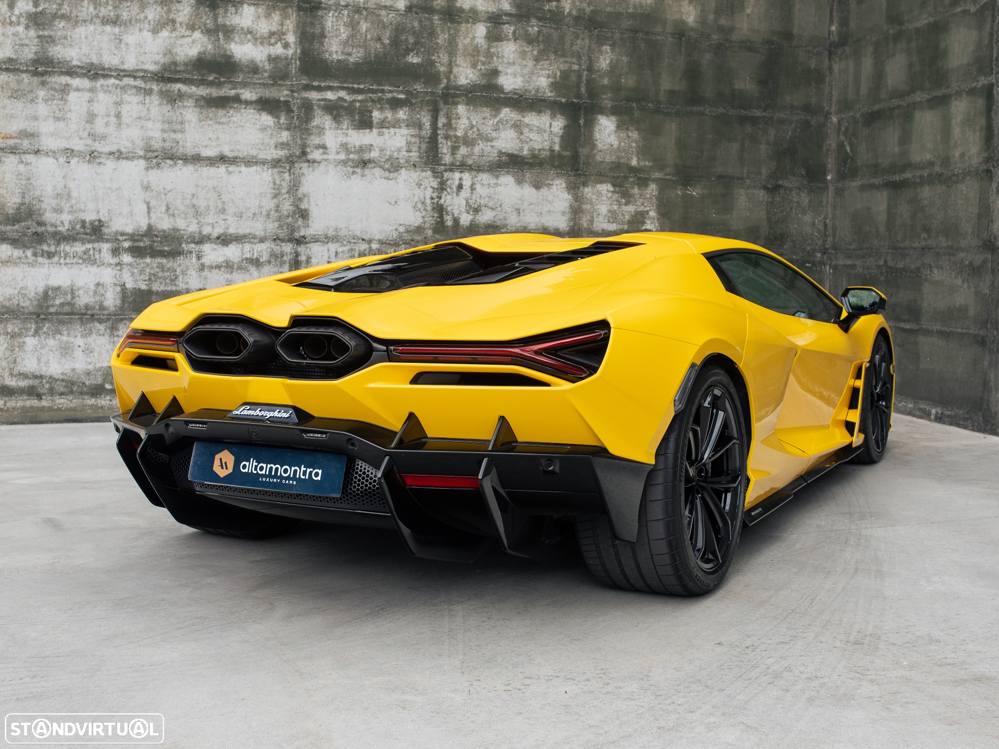 Lamborghini Revuelto - 17