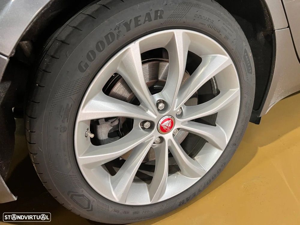 Jaguar XF - 21