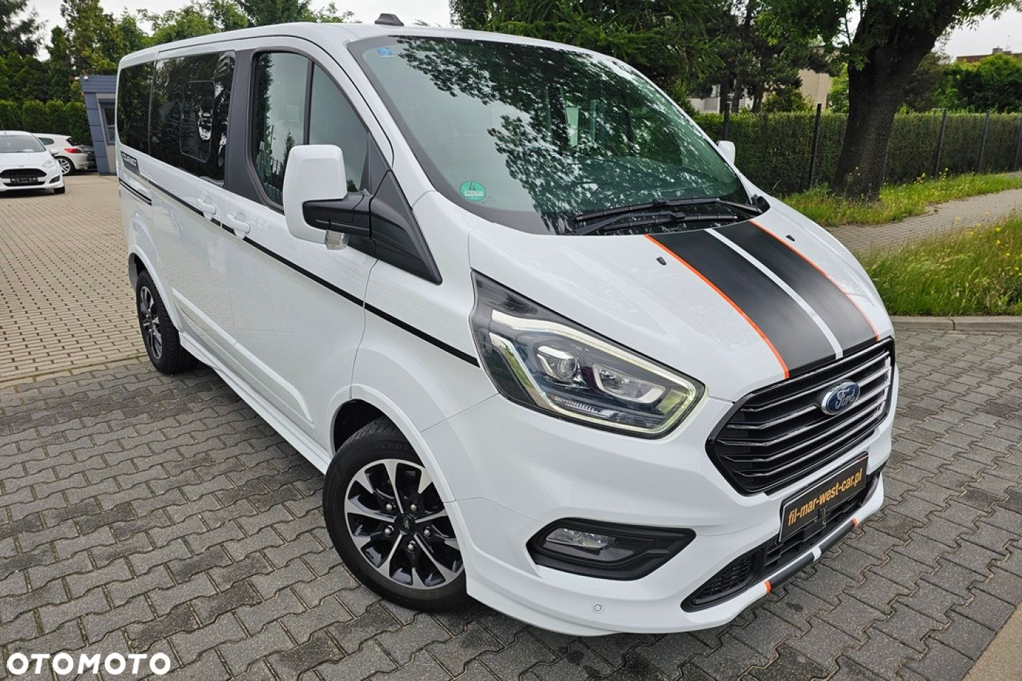 Ford Tourneo Custom - 2