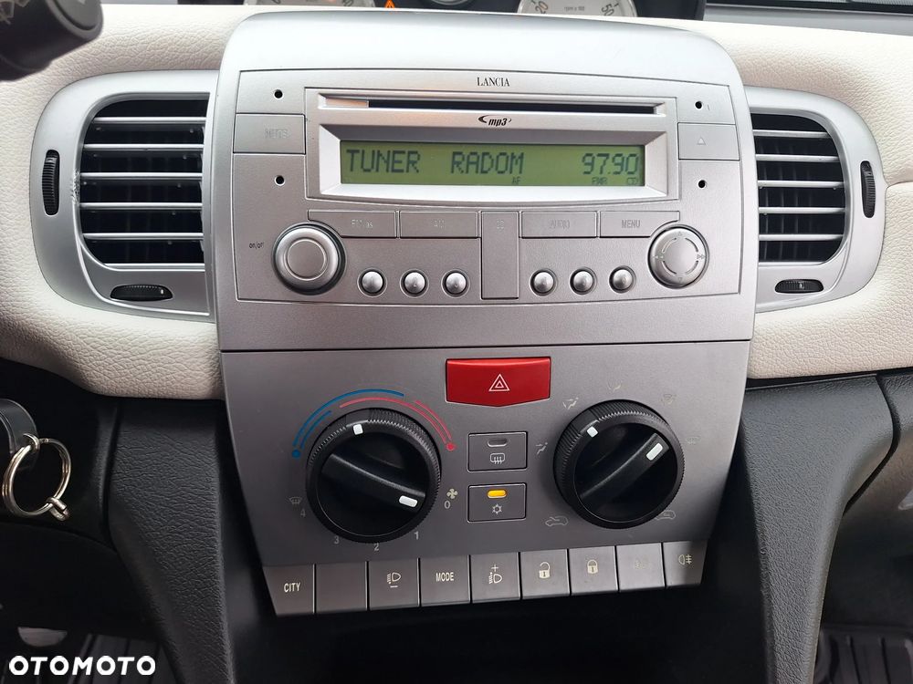 Lancia Ypsilon Y 1.2 8v Elefantino Gold - 16