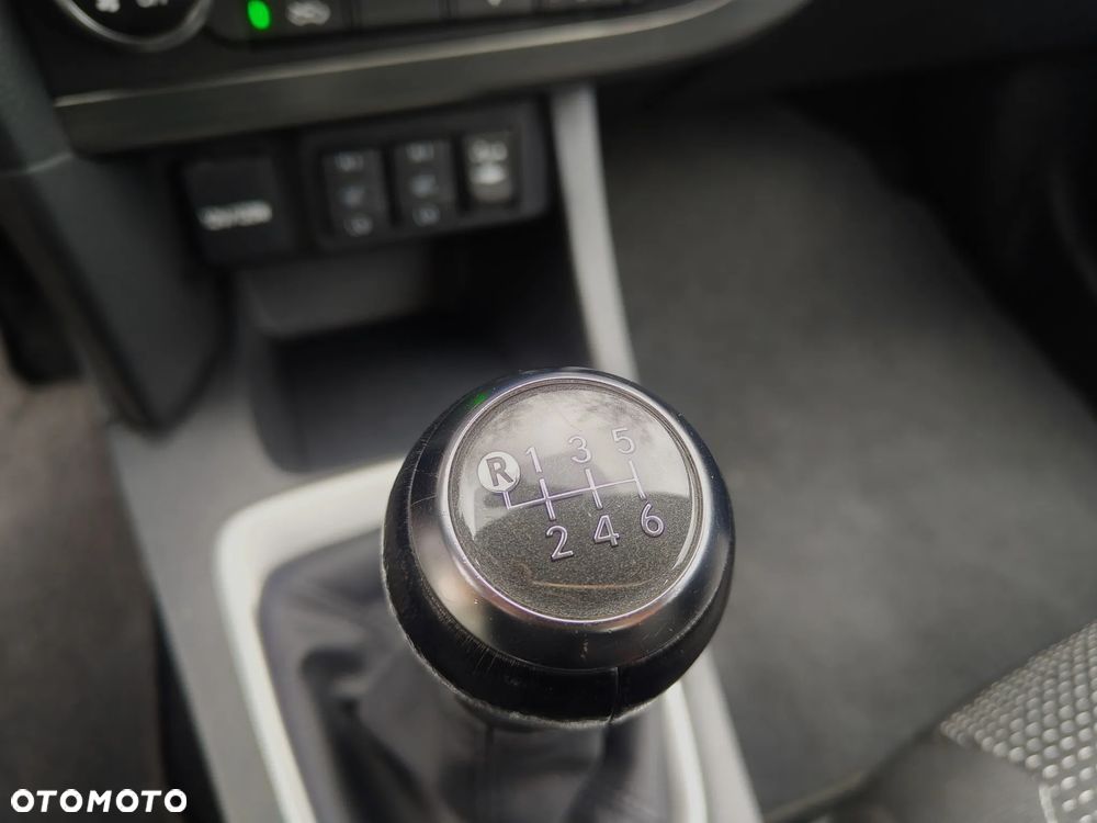 Toyota Auris 1.6 Premium Comfort - 24