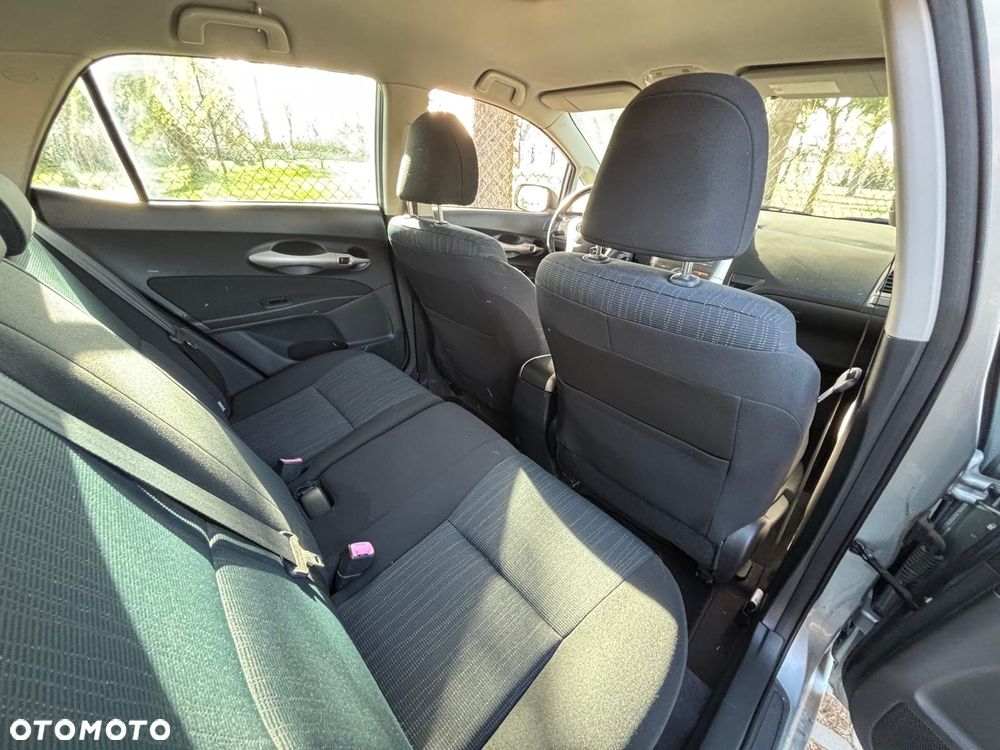 Toyota Auris 1.33 VVT-i Premium + - 38